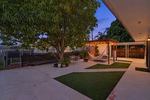 Exterior - 550 E 10th Ave, Hialeah, FL 33010 photo 1 of 4