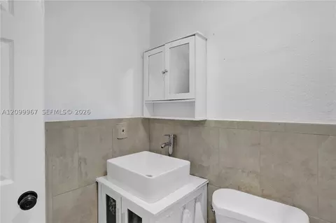 Bath - 550 E 10th Ave, Hialeah, FL 33010 photo 2 of 5
