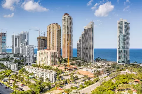 210 174th St #309, Sunny Isles Beach, FL 33160