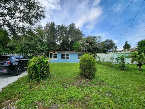 1901 N 49th St, Fort Pierce, FL 34947