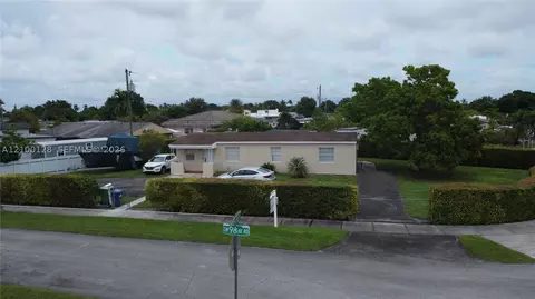 5241 SW 98th Ave Rd, Miami, FL 33165