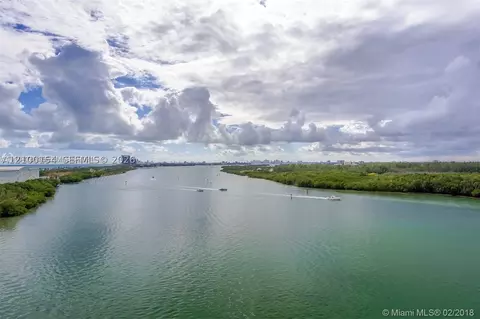 300 Bayview Dr #1102, Sunny Isles Beach, FL 33160