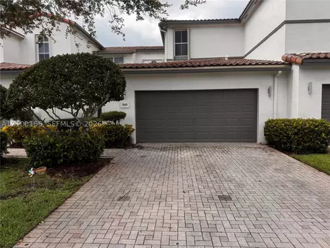 876 W Spinnaker Dr W, Hollywood, FL 33019