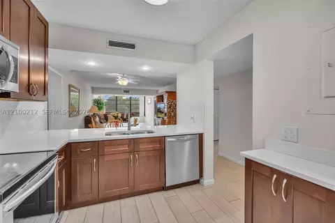 1530 Whitehall Dr #302, Davie, FL 33324