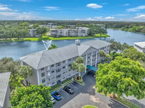 1530 Whitehall Dr #302, Davie, FL 33324