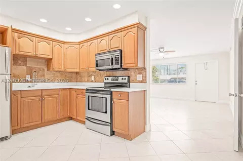 2175 NE 56th St #110, Fort Lauderdale, FL 33308