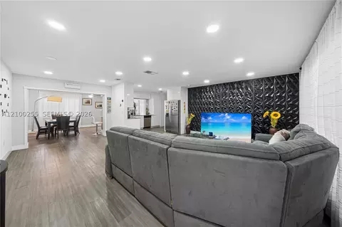 6451 Scott St, Hollywood, FL 33024
