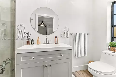 Bath - 5802 W 3rd Ave, Hialeah, FL 33012 photo 1 of 5
