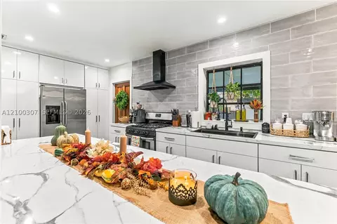 Kitchen - 5802 W 3rd Ave, Hialeah, FL 33012 photo 8 of 10