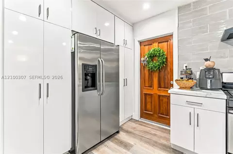 Kitchen - 5802 W 3rd Ave, Hialeah, FL 33012 photo 7 of 10