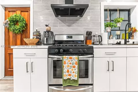 Kitchen - 5802 W 3rd Ave, Hialeah, FL 33012 photo 10 of 10