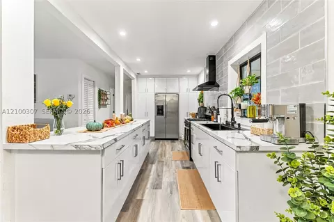 Kitchen - 5802 W 3rd Ave, Hialeah, FL 33012 photo 1 of 10