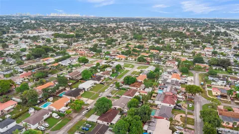 View/Area - 5802 W 3rd Ave, Hialeah, FL 33012 photo 2 of 7