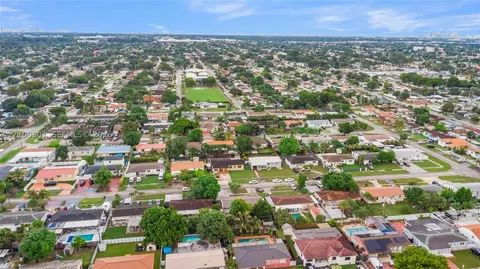 View/Area - 5802 W 3rd Ave, Hialeah, FL 33012 photo 3 of 7