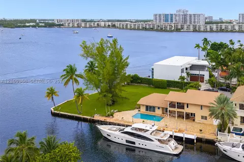 3224 NE 167th St, North Miami Beach, FL 33160