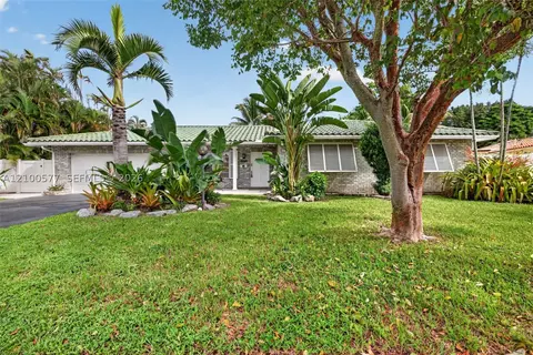 5921 SW 15th St, Plantation, FL 33317