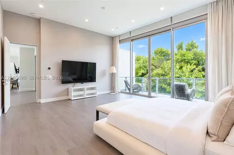 Bedroom - 110 Reef Ln #10, Key Biscayne, FL 33149 photo 2 of 4