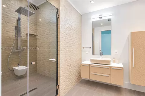 Bath - 110 Reef Ln #10, Key Biscayne, FL 33149 photo 2 of 3