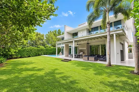 Exterior - 110 Reef Ln #10, Key Biscayne, FL 33149 photo 10 of 15