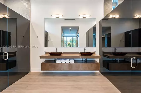 Bath - 110 Reef Ln #10, Key Biscayne, FL 33149 photo 1 of 3