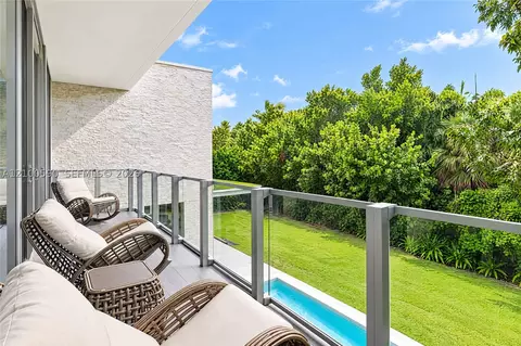 Exterior - 110 Reef Ln #10, Key Biscayne, FL 33149 photo 6 of 15