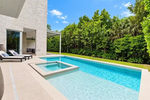Exterior - 110 Reef Ln #10, Key Biscayne, FL 33149 photo 3 of 15