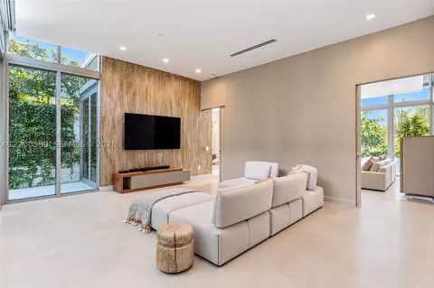 Living - 110 Reef Ln #10, Key Biscayne, FL 33149 photo 3 of 4