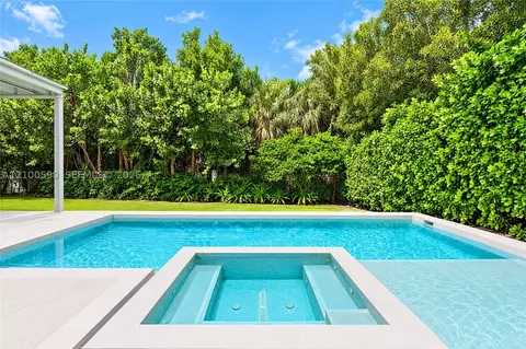 Exterior - 110 Reef Ln #10, Key Biscayne, FL 33149 photo 2 of 15