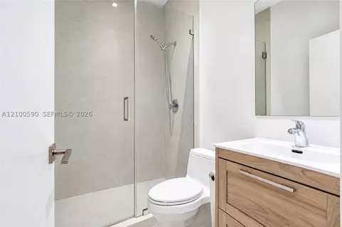 Bath - 110 Reef Ln #10, Key Biscayne, FL 33149 photo 3 of 3