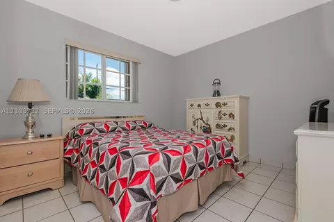 Bedroom - 7802 W 18th Ln, Hialeah, FL 33014 photo 3 of 4