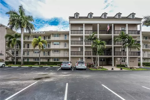 440 Paradise Isle Blvd #107, Hallandale Beach, FL 33009