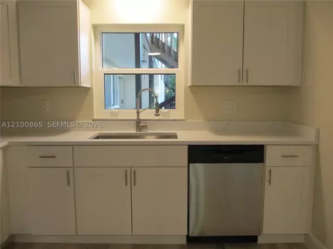 Kitchen - 6531 SE Se Federal Hwy #J112, Stuart, FL 34997 photo 2 of 5