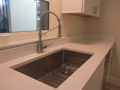 Kitchen - 6531 SE Se Federal Hwy #J112, Stuart, FL 34997 photo 4 of 5