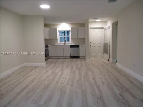 Living - 6531 SE Se Federal Hwy #J112, Stuart, FL 34997 photo 2 of 6