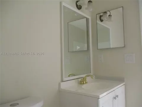 Bath - 6531 SE Se Federal Hwy #J112, Stuart, FL 34997 photo 3 of 5