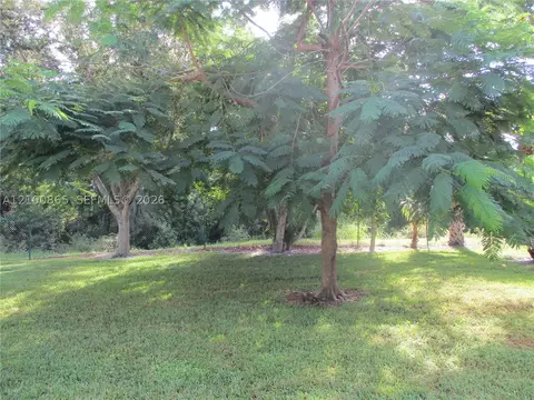 Exterior - 6531 SE Se Federal Hwy #J112, Stuart, FL 34997 photo 6 of 12