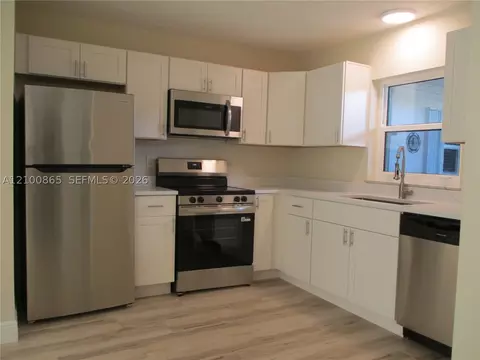 Kitchen - 6531 SE Se Federal Hwy #J112, Stuart, FL 34997 photo 1 of 5