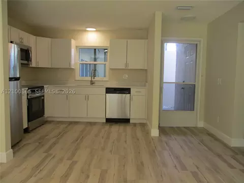 Living - 6531 SE Se Federal Hwy #J112, Stuart, FL 34997 photo 1 of 6