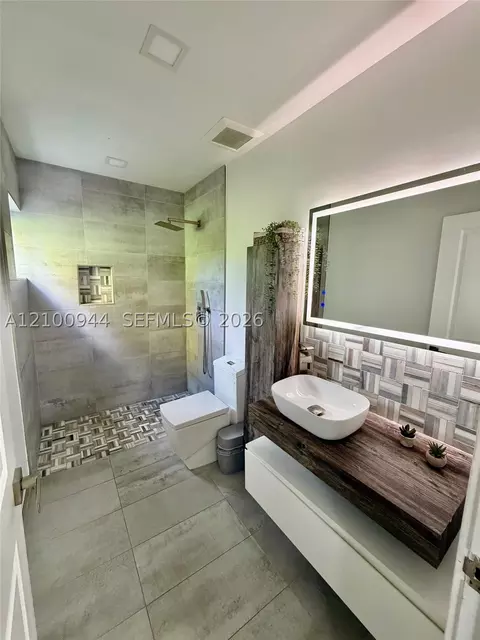Bath - 9975 NW 27th Ter, Doral, FL 33172 photo 1 of 2