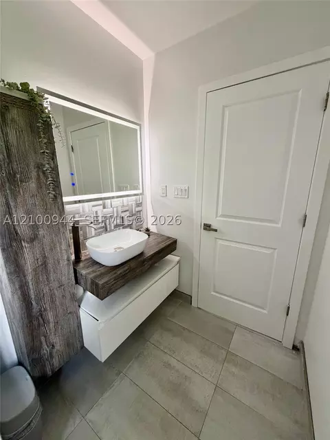 Bath - 9975 NW 27th Ter, Doral, FL 33172 photo 2 of 2
