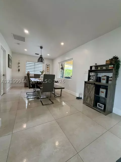 Dining - 9975 NW 27th Ter, Doral, FL 33172 photo 1 of 2