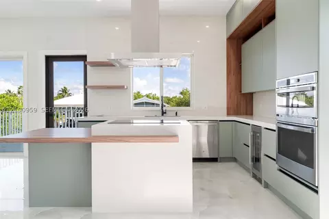 Kitchen - 862 Cardinal, Key Largo, FL 33037 photo 2 of 4