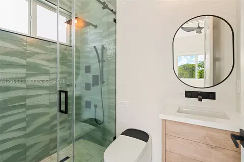 Bath - 862 Cardinal, Key Largo, FL 33037 photo 5 of 7