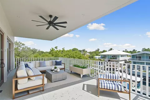 Exterior - 862 Cardinal, Key Largo, FL 33037 photo 2 of 5
