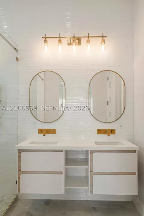 Bath - 862 Cardinal, Key Largo, FL 33037 photo 4 of 7