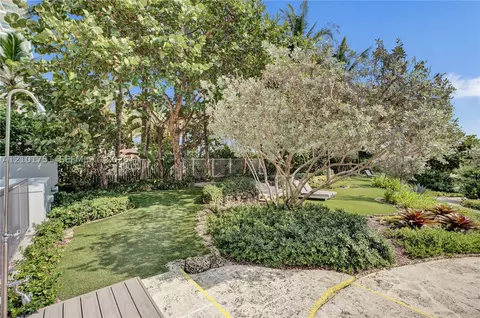 Exterior - 9401 Collins Ave #305, Surfside, FL 33154 photo 9 of 11