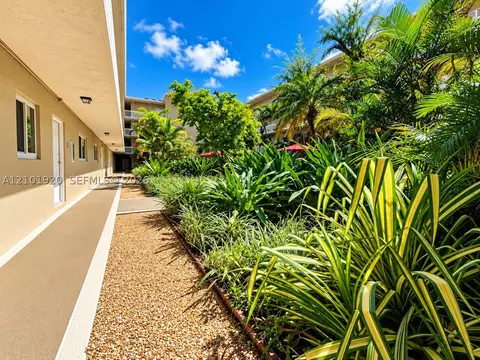 7707 Camino Real #B-409, Miami, FL 33143