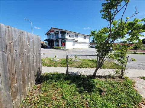 Exterior - 1120 E Le Jeune Rd, Hialeah, FL 33010 photo 3 of 24