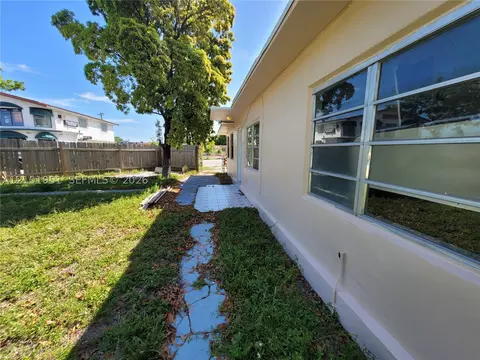 Exterior - 1120 E Le Jeune Rd, Hialeah, FL 33010 photo 19 of 24