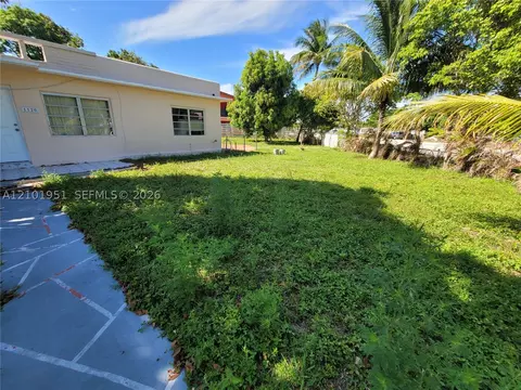 Exterior - 1120 E Le Jeune Rd, Hialeah, FL 33010 photo 4 of 24